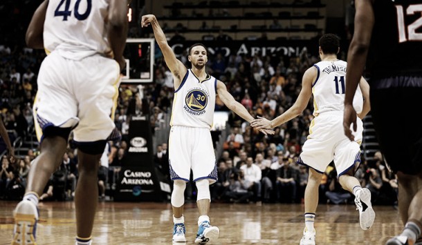 Curry immarcabile (41), show dei Warriors a Phoenix: 22 triple, 58% e 17 vittorie consecutive