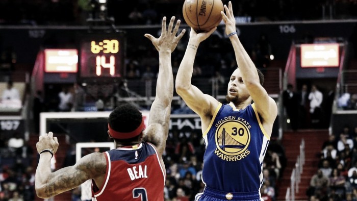 Com 51 pontos de Stephen Curry, Warriors vencem Wizards em Washington