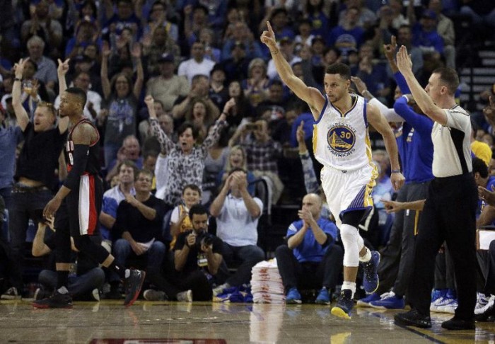 NBA - Golden State torna a vincere, Portland crolla sotto i colpi di Curry (136-111) NBA - Golden State torna a vincere, Portland crolla sotto i colpi di Curry (136-111)