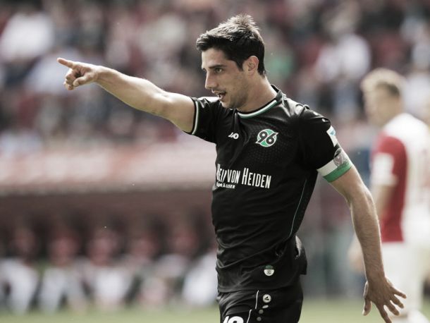 FC Augsburg 1-2 Hannover 96: Super Stindl strikes twice to secure first win of 2015