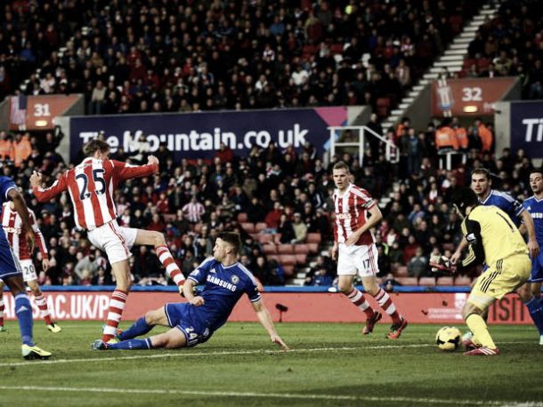 Stoke City - Chelsea: Mourinho's side look to regain three point lead over Manchester City