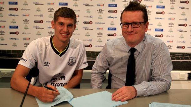 Stones puts pen to paper on new bumper deal at Everton