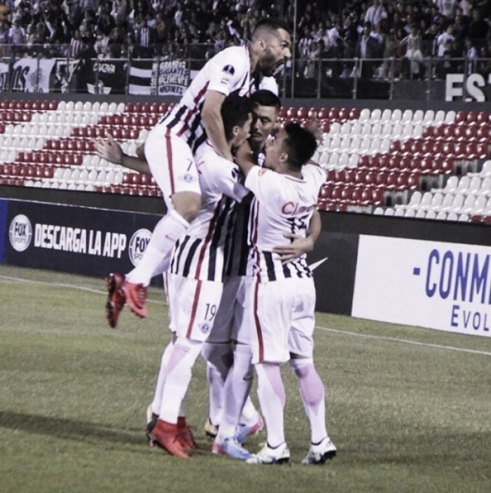 Com gol relâmpago, Libertad vence Independiente e larga em vantagem nas semifinais da Sul Americana
