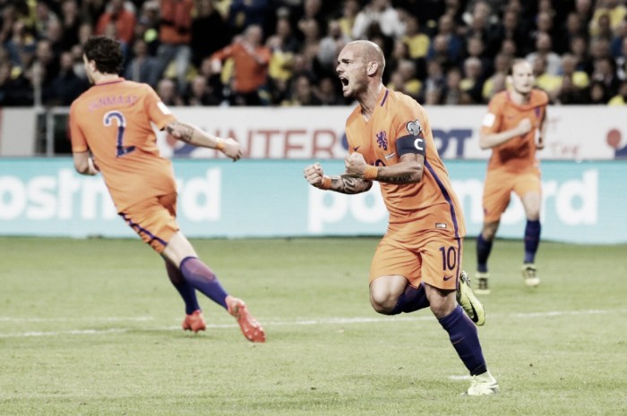 Wesley Sneijder salva los muebles contra Suecia