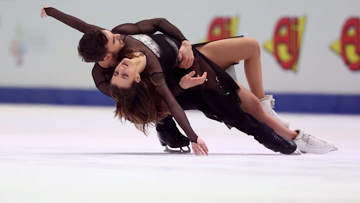 Summary and best moments of the Beijing 2022 Olympic pairs skating Final