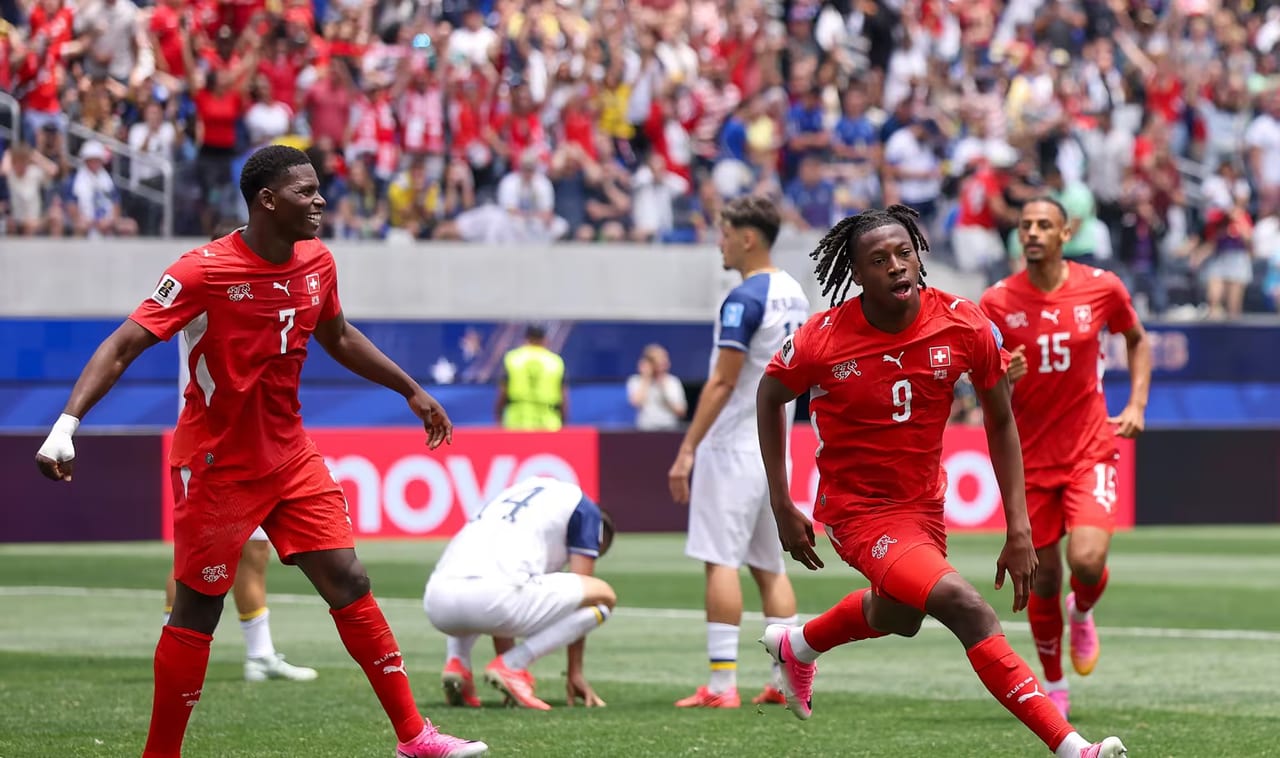 Suíça goleia a Bósnia e se aproxima da próxima fase da Copa do Mundo Suíça goleia a Bósnia e se aproxima da próxima fase da Copa do Mundo
