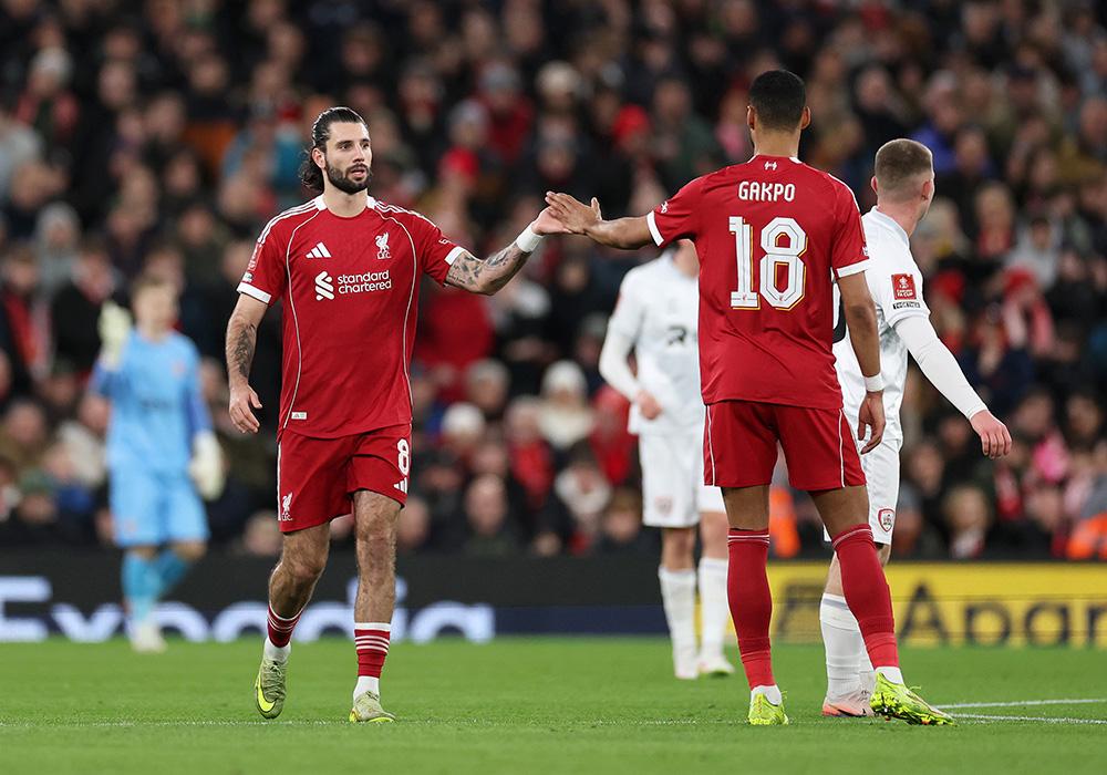 Liverpool afasta a zebra e vence Banrsley pela FA Cup Liverpool afasta a zebra e vence Banrsley pela FA Cup