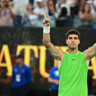 Alcaraz sale sul trono, battuto Djokovic in 4 set