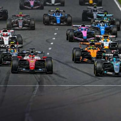 Il limite tra pista e asfalto:  emulare o ammirare?