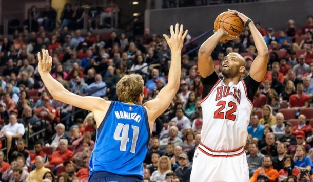 Chicago Bulls Win Thriller At Buzzer Over Dallas Mavericks In Rose's Return