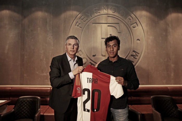 Renato Tapia fue presentado como nuevo fichaje del Feyenoord Rotterdam