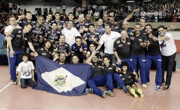 Após Golden Set, Taubaté é bicampeão Paulista de vôlei em cima do Sesi-SP Após Golden Set, Taubaté é bicampeão Paulista de vôlei em cima do Sesi-SP