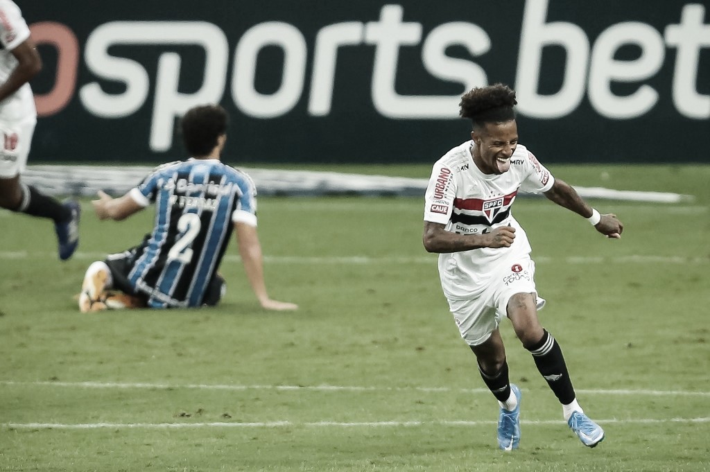 De virada, São Paulo vence Grêmio na Arena e segue com chances de título