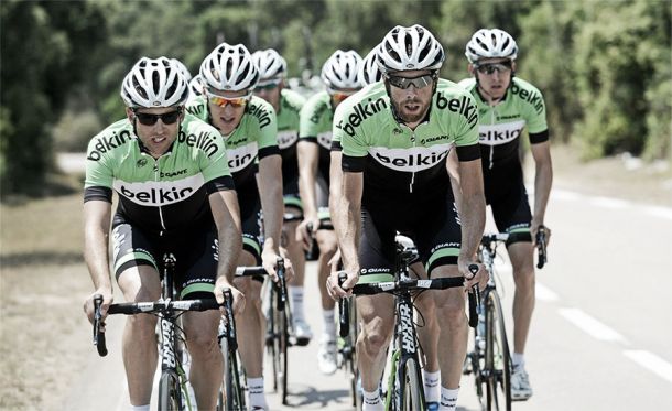 Los ciclistas de Belkin presionan al equipo