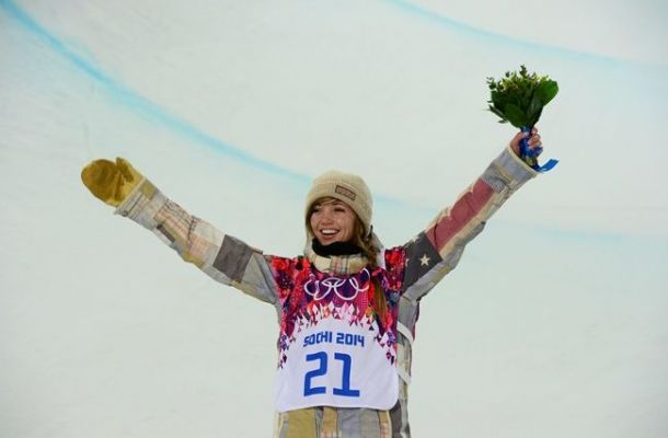 Kaitlyn Farrington conquista o ouro no Snowboard Halfpipe