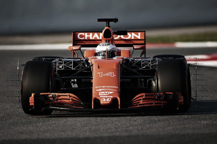 Dominio de Mercedes y problemas para McLaren en los primeros test