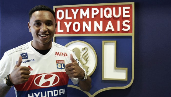 Kenny Tete es traspasado al Olympique Lyonnais