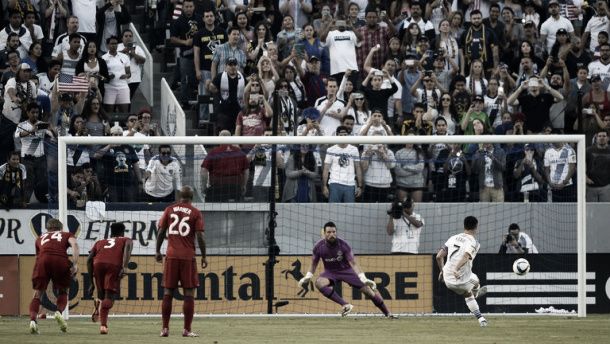 Robbie Keane Scores Hat Trick As LA Galaxy Outclass Toronto FC