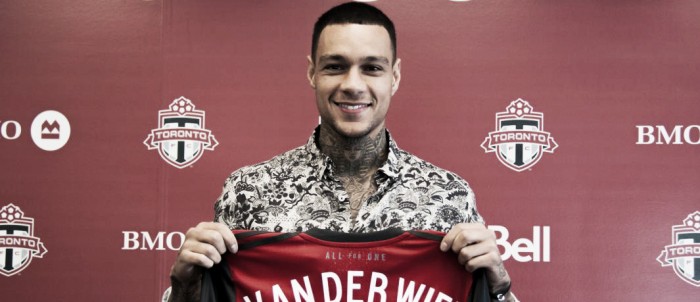 Toronto FC sign Gregory van der Wiel