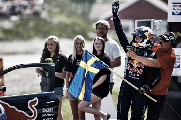 Timmy Hansen tira vitória de Mattias Ekström na etapa sueca do Mundial de Rallycross