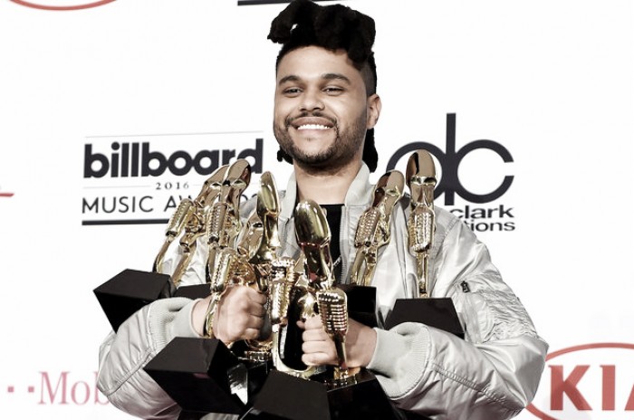 The Weeknd y Adele triunfan en una gala de los Billboard Music Awards llena de emociones