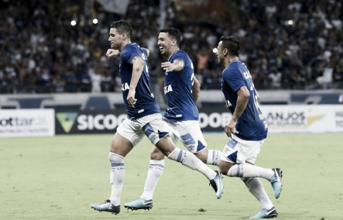 Com golaço de Thiago Neves em 'dia do fico' e show de Rafinha, Cruzeiro bate Uberlândia