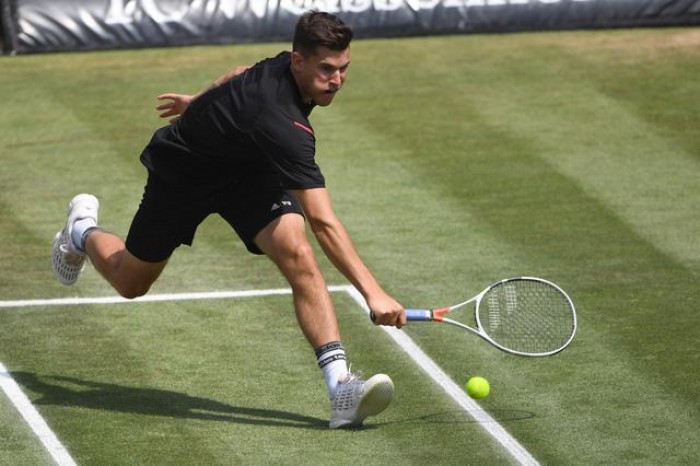 Atp Stoccarda - Thiem è superbo, Federer si arrende al terzo set