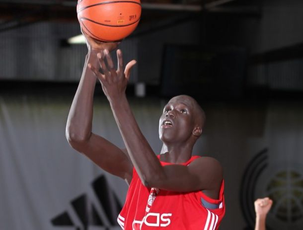 Number One Hoops Prospect Thon Maker To Play In Canada