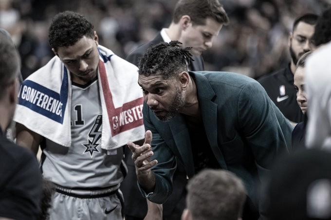 Tim Duncan se estrena como entrenador de los Spurs con victoria