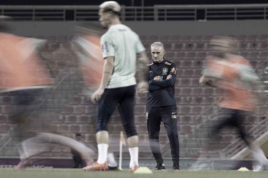 Em coletiva, Tite diz que retorno de Alex Sandro contra a Croácia é improvável Em coletiva, Tite diz que retorno de Alex Sandro contra a Croácia é improvável