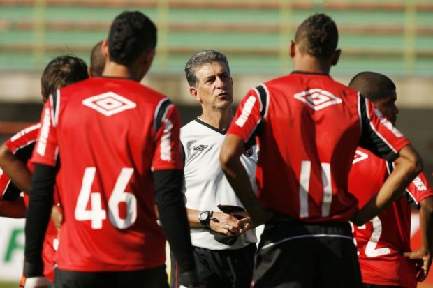 Buscando a primeira vitória, Atlético-PR visita a Ponte Preta Buscando a primeira vitória, Atlético-PR visita a Ponte Preta