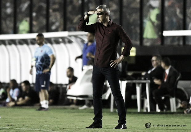 Tiago Nunes vê justo empate do Atlético-PR no final: "Não desistimos"