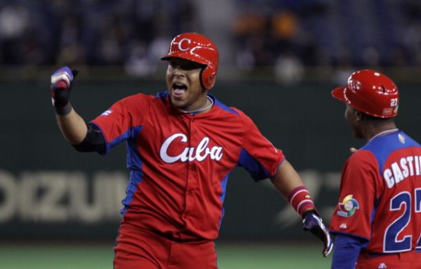 Cuba's Yasmani Tomas Will Showcase For MLB Teams Sunday
