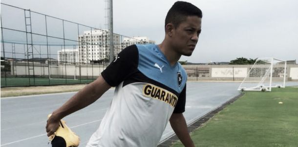 Destaque do Boa Esporte na Série B, meia Tomas é contratado pelo Botafogo