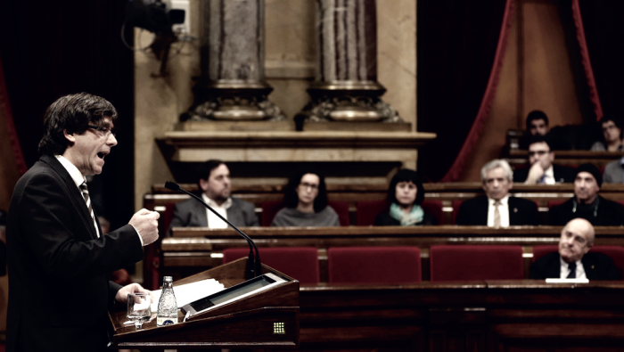 Carles Puigdemont: “Solicito al Parlament la suspensión de la independencia”