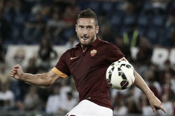 Totti comemora retorno de Strootman à Roma após oito meses contundido