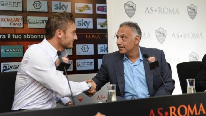 Francesco Totti rinnova con la Roma: i dettagli del contratto-evento