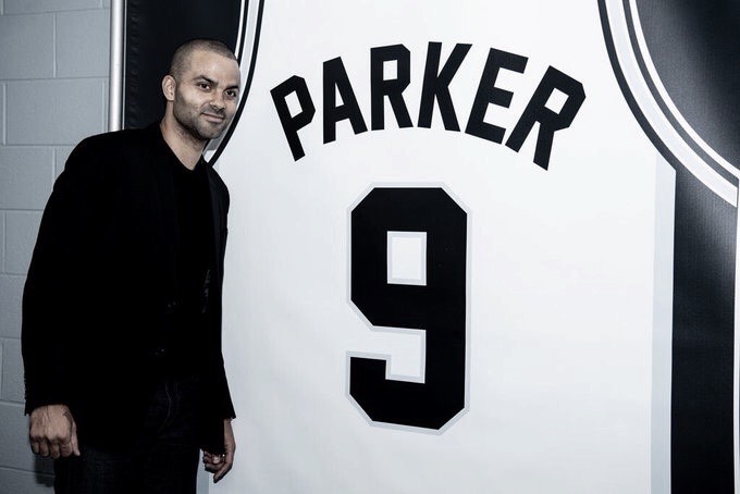 Spurs retire Tony Parker’s number