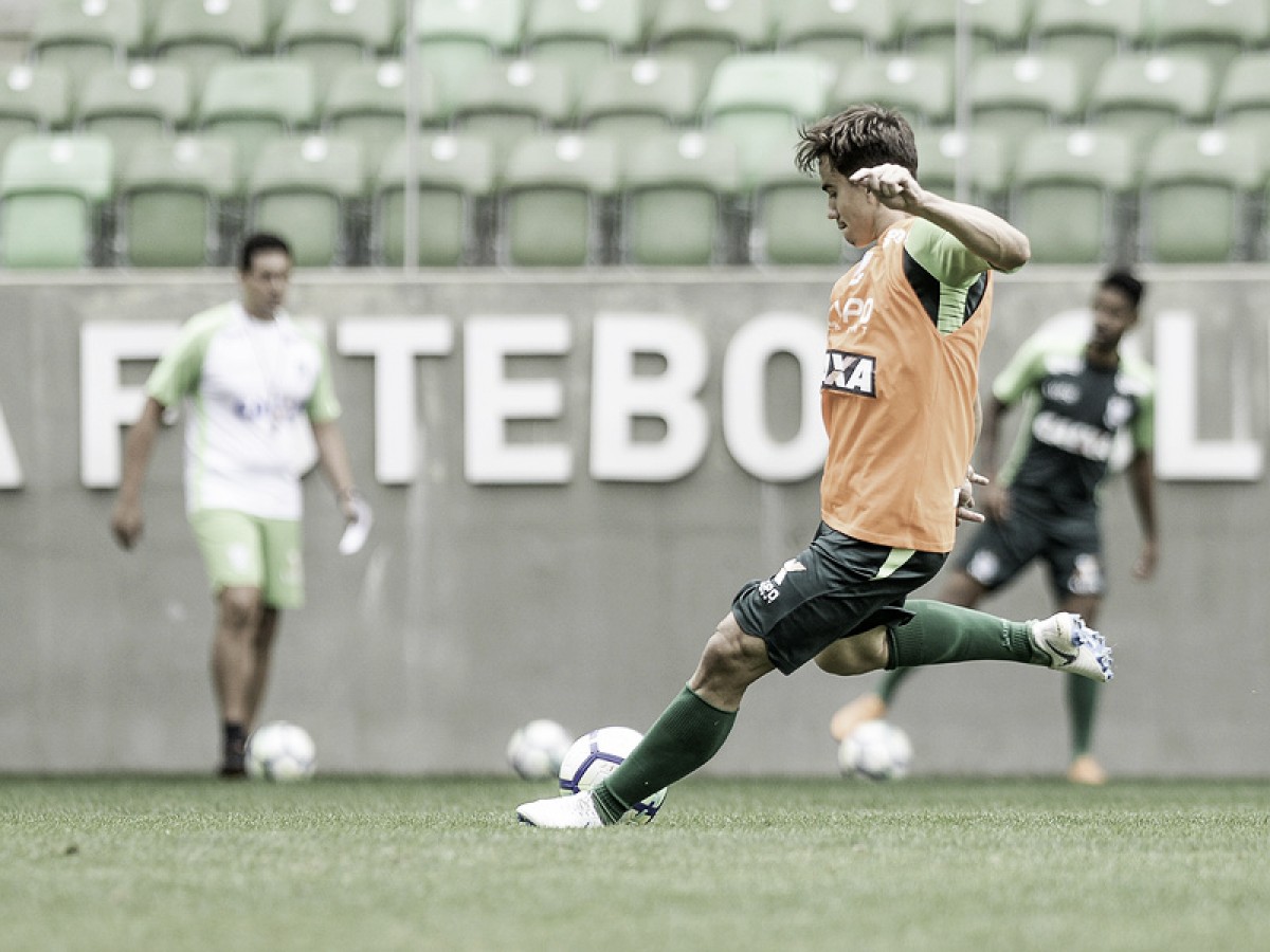 Elenco do América-MG realiza treinamento focado na parte tática Elenco do América-MG realiza treinamento focado na parte tática