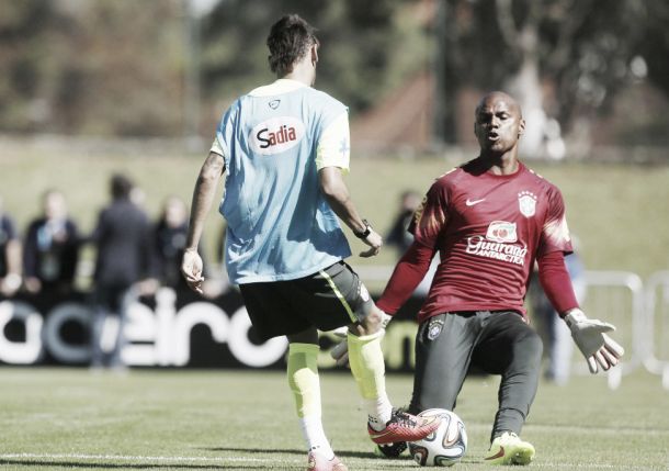 No primeiro coletivo da Seleção Brasileira na Granja Comary, Dante é a novidade do time titular No primeiro coletivo da Seleção Brasileira na Granja Comary, Dante é a novidade do time titular