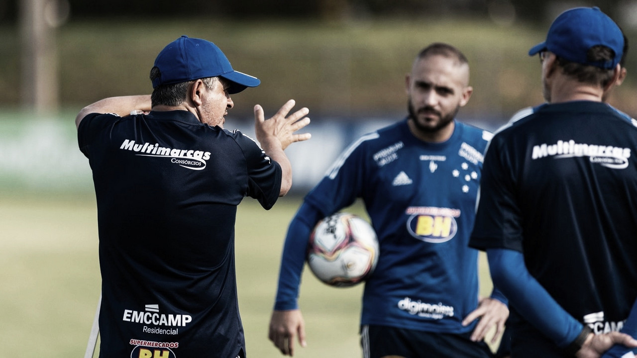 Buscando sair do Z-4, Cruzeiro visita líder Cuiabá pela
Série B Buscando sair do Z-4, Cruzeiro visita líder Cuiabá pela
Série B