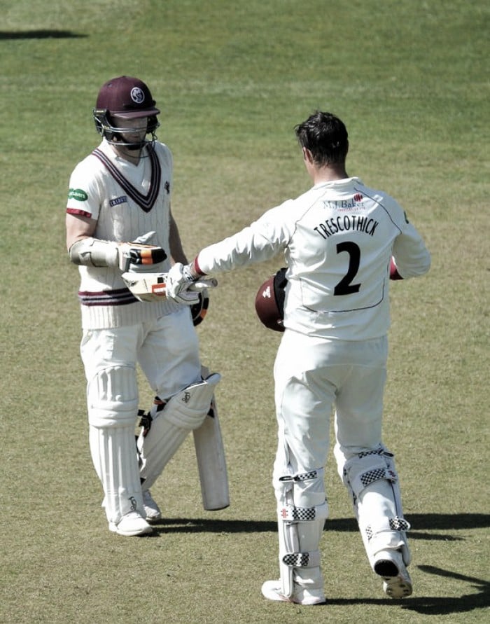 Trescothick and Rogers bat Somerset to draw at Taunton