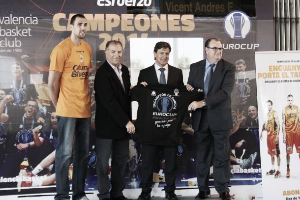 Valencia Basket presenta el Tranvía de los Tricampeones