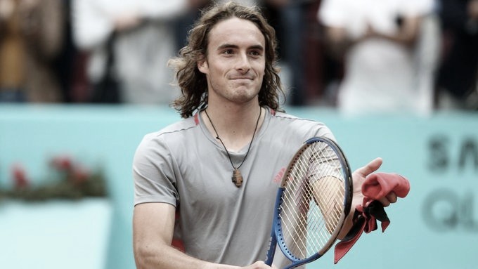 Tsitsipas bate atual campeão Zverev e segue às semifinais em Madrid Tsitsipas bate atual campeão Zverev e segue às semifinais em Madrid