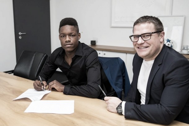 Ndenge signs professional contract with Gladbach