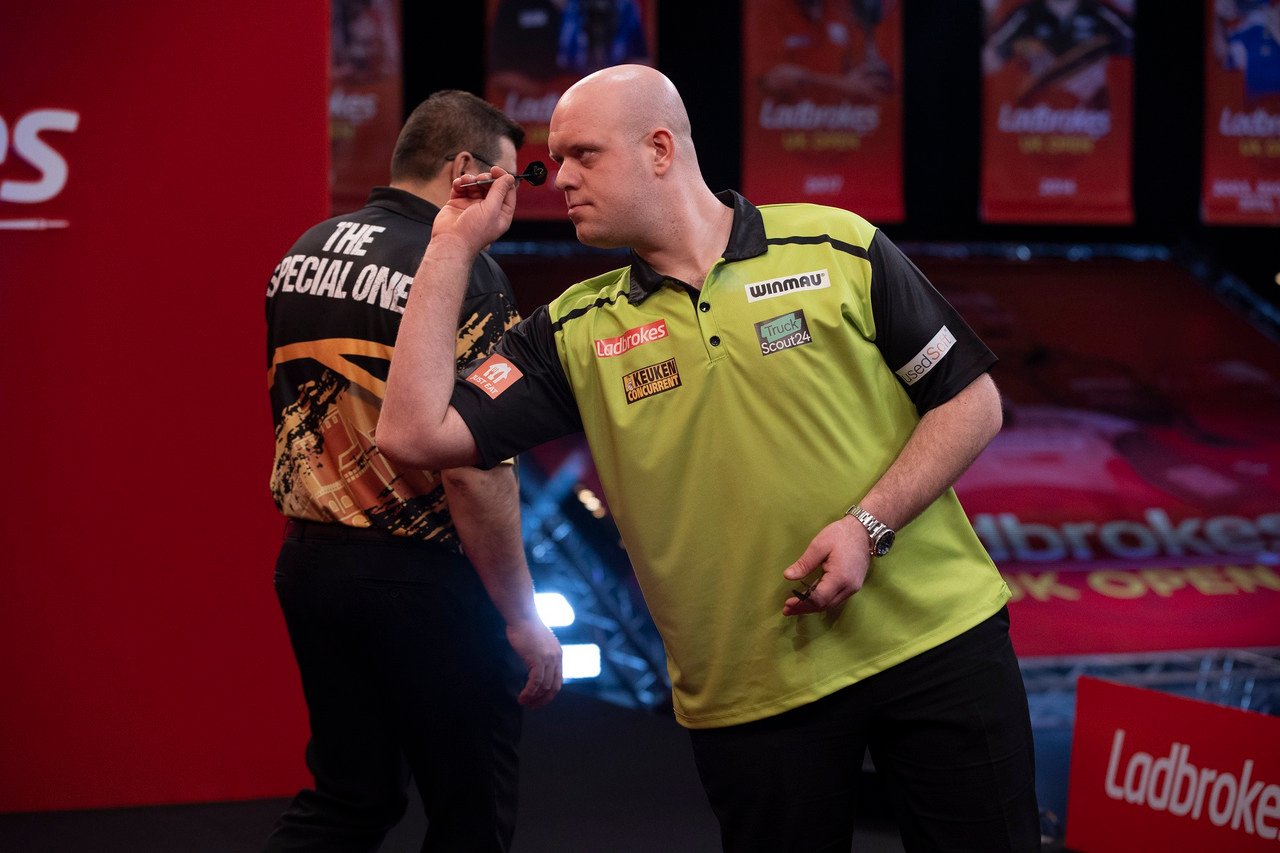 UK Open Darts: Reigning champion Michael Van Gerwen Through to Quarter Finals