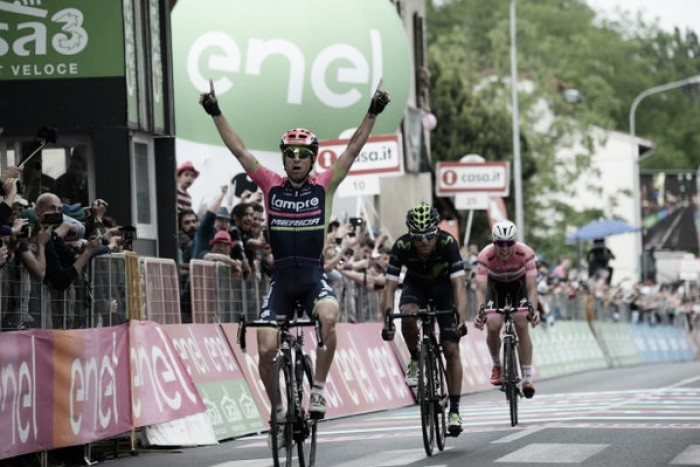 Giro d'Italia, ad Asolo vince ancora Ulissi. Dumoulin si ritira, Jungels allunga in rosa