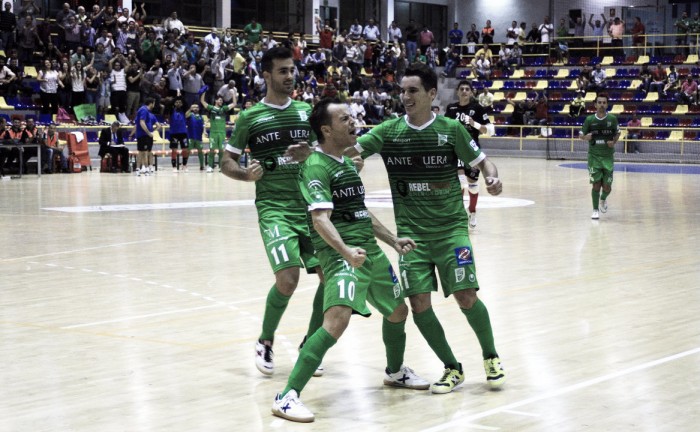 UMA Antequera se estrena como local tras "aplastar" a Santiago Futsal