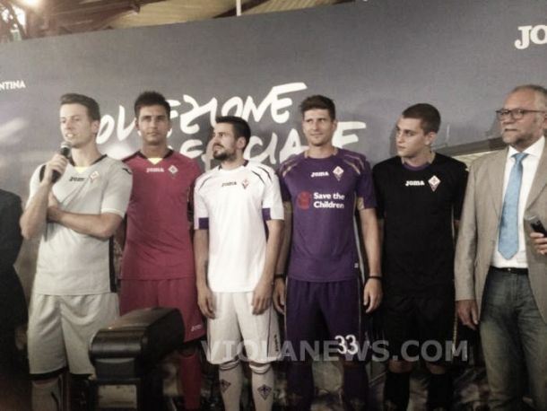 Fiorentina apresenta novos uniformes para a temporada 2014/15