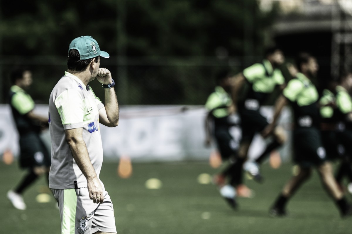 América-MG tenta
permanecer mais de uma temporada na primeira divisão América-MG tenta
permanecer mais de uma temporada na primeira divisão